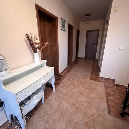 Vilă къща каменар