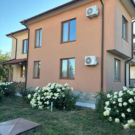 къща каменар Willa *