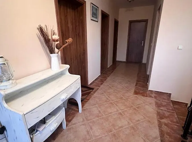 Villa къща каменар